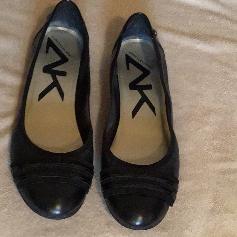 Anne Klein black leather ballet flats